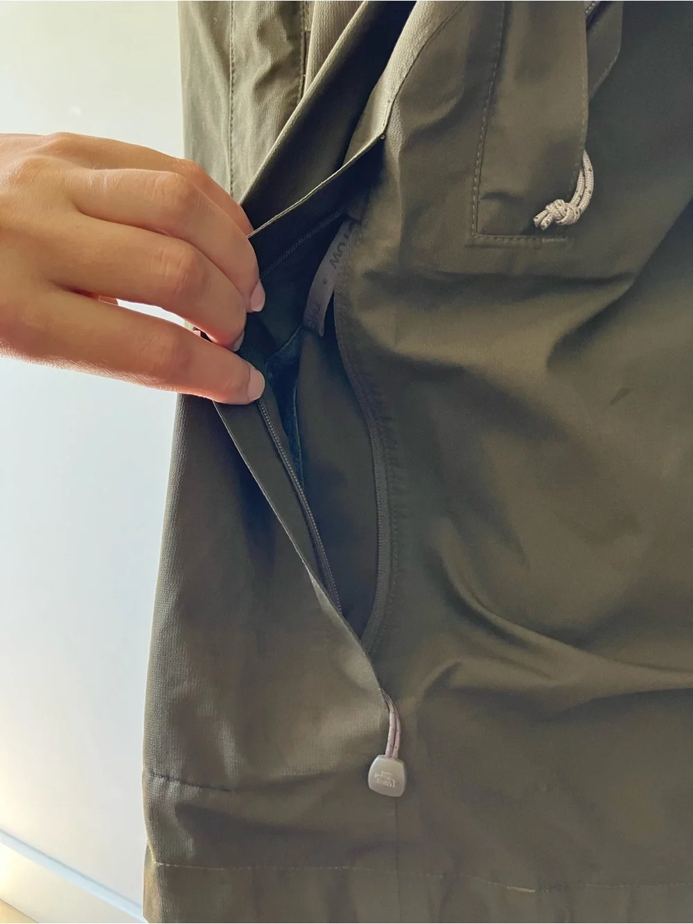 The North Face | Venture 2 Hooded Waterproof Windbreaker Jacket in Olive